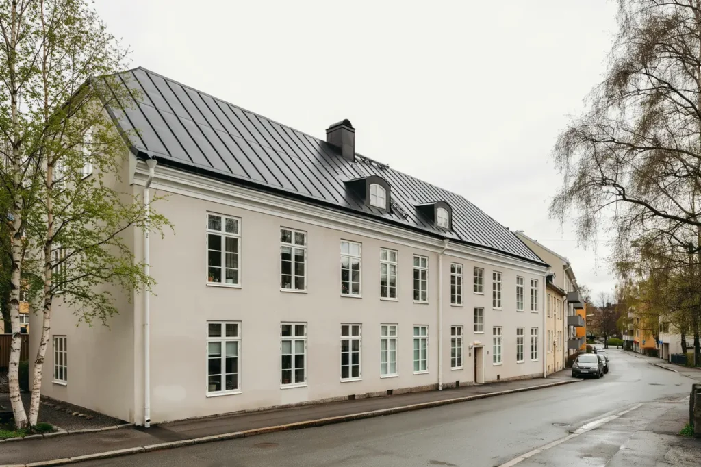 takoml ggning med ny papp l kt och pl t i stadshagen kungsholmen