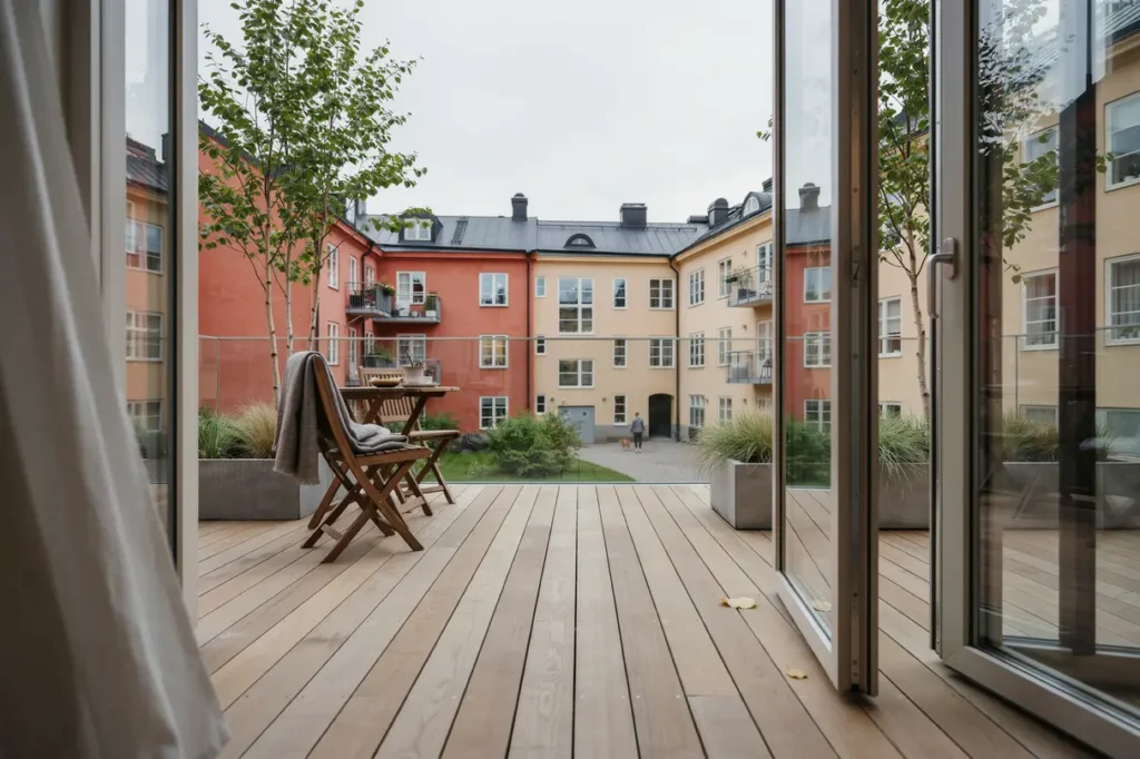 altaninglasning med skjutpartier p innerg rd i stadshagen kungsholmen